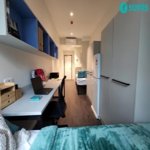 En-suite Twin Share Deluxe